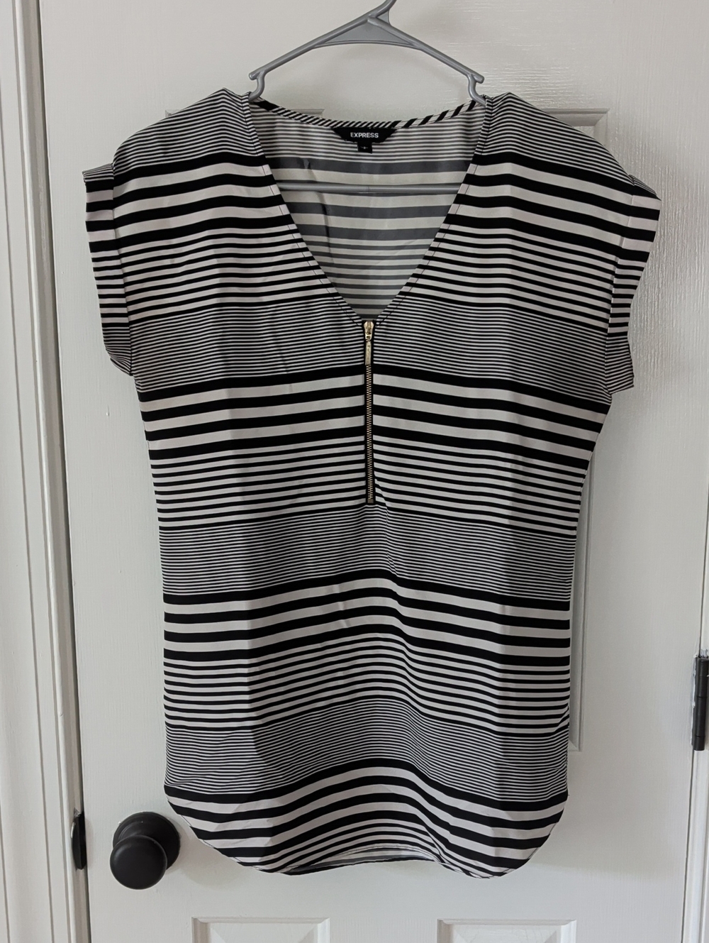 Express Black & White Striped V-Neck Zip Blouse